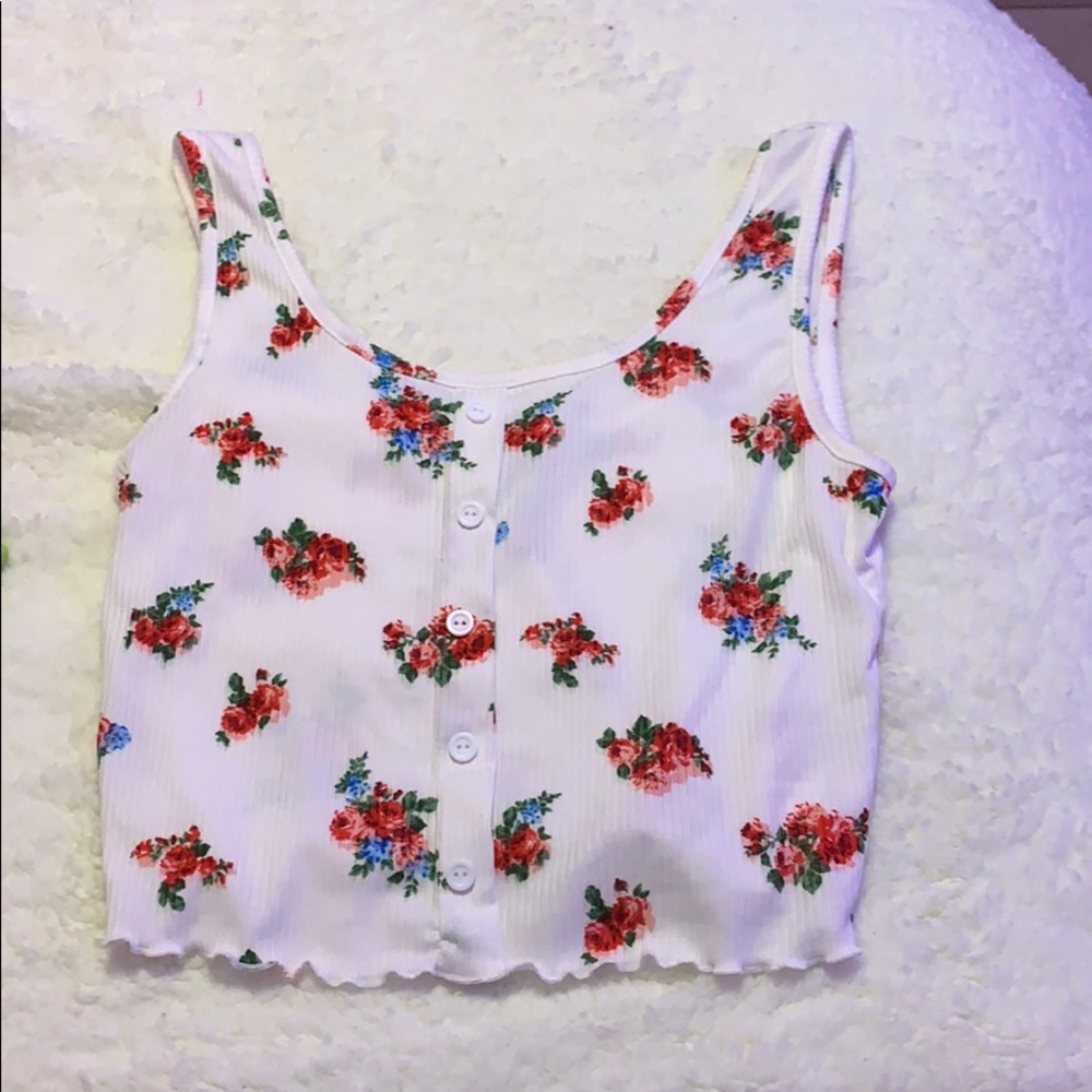 cute summery floral tank top! 🧚🏻‍♀️
